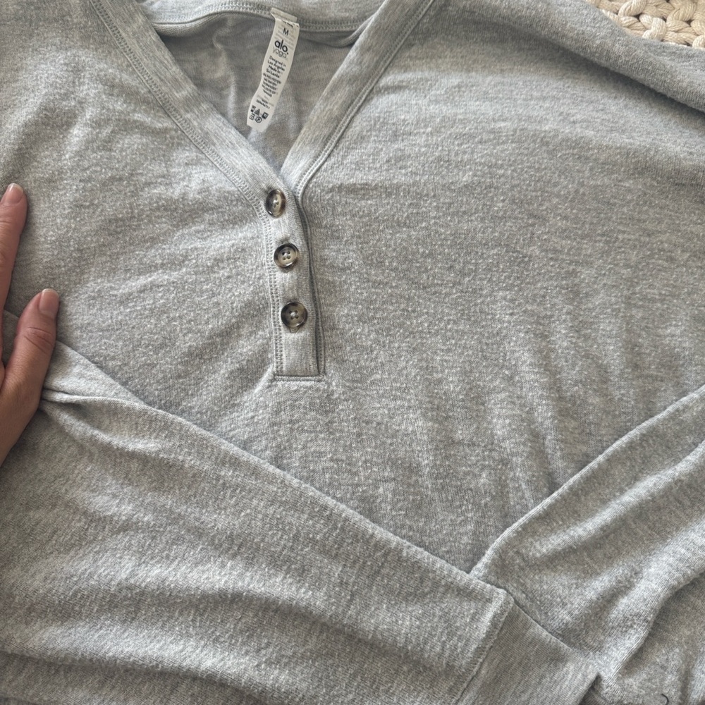 ALO Yoga Gray Long Sleeve Tee